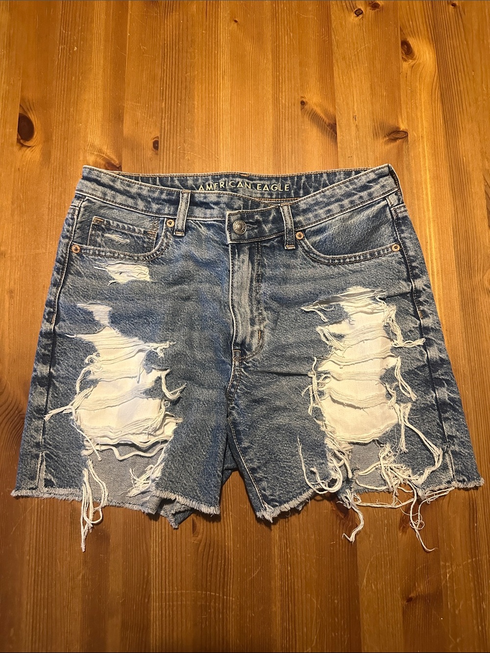 Flattering Crossover American Eagle Outfitters Distressed Light Blue Denim Short